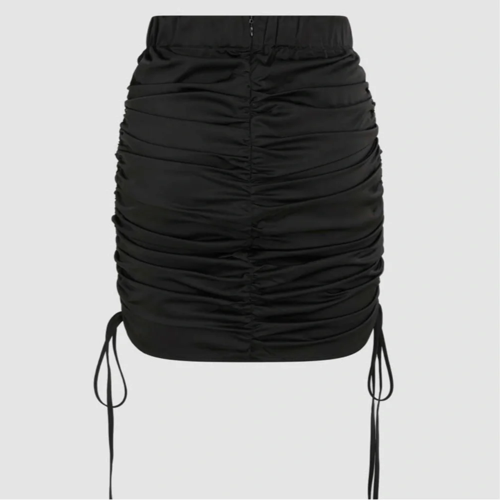 Drawstring Ruched Mini skirt - Picture 1 of 7